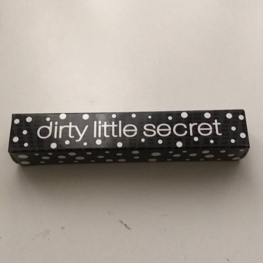 Dirty Little Secret eyeshadow crayon in Illusion
